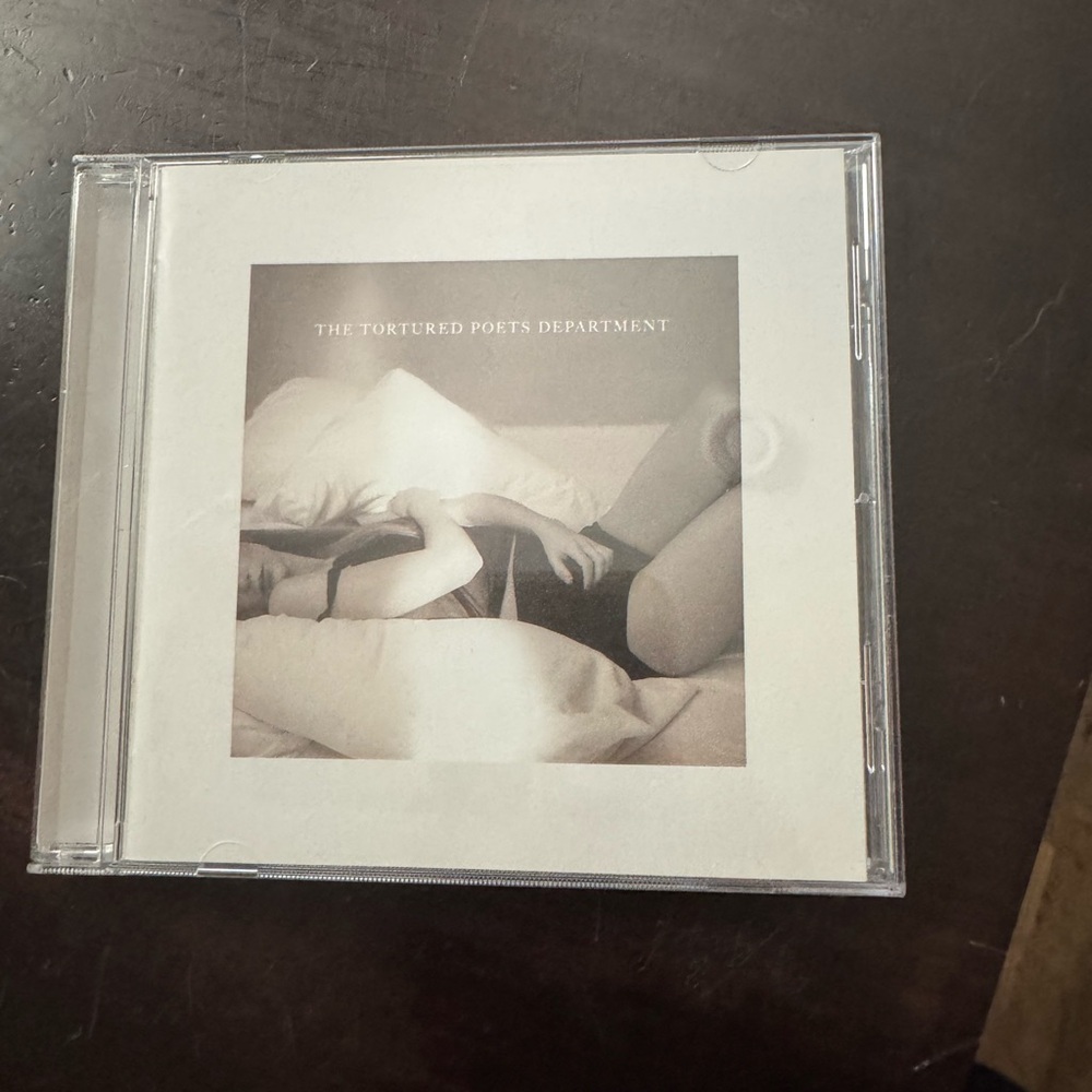 SOLD - Taylor Swift Signed TTPD Signed CD with Heart - Picture 2 of 6